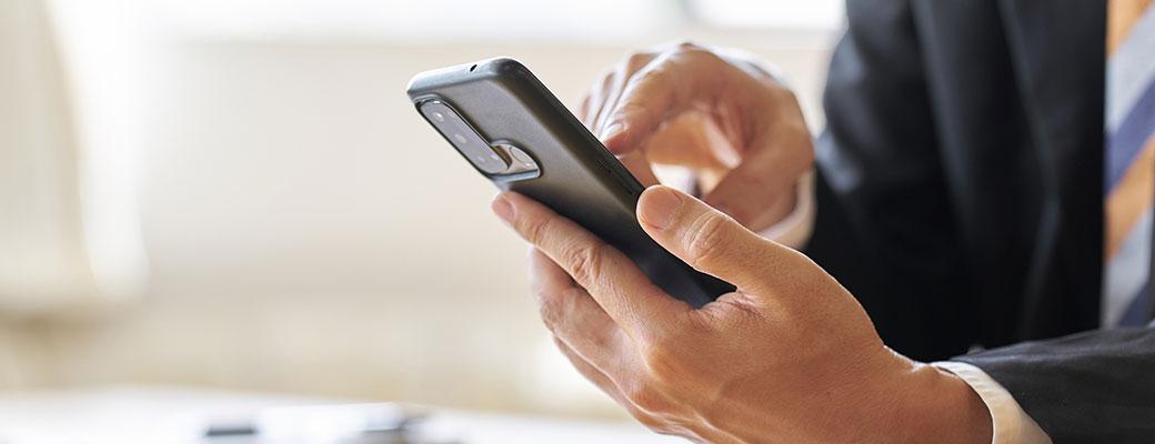 社用携帯を導入すると何がいいの？会社携帯導入ノウハウをご紹介 社用携帯の選び方のイメージ画像